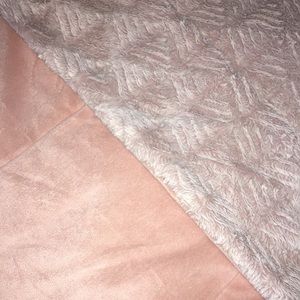 FULL/QUEEN- Pink & furry reversible comforter